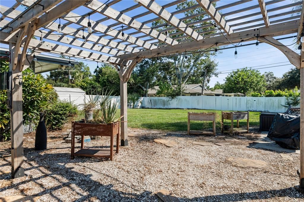 Active With Contract: $320,000 (3 beds, 2 baths, 1586 Square Feet)