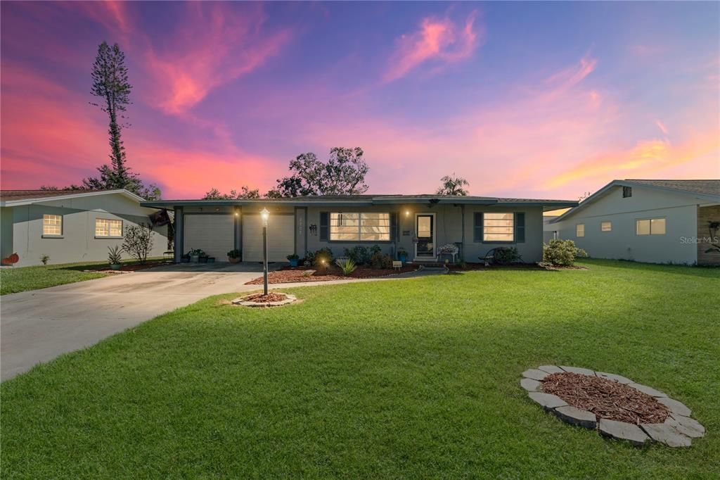 Active With Contract: $320,000 (3 beds, 2 baths, 1586 Square Feet)