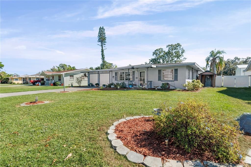 Active With Contract: $320,000 (3 beds, 2 baths, 1586 Square Feet)