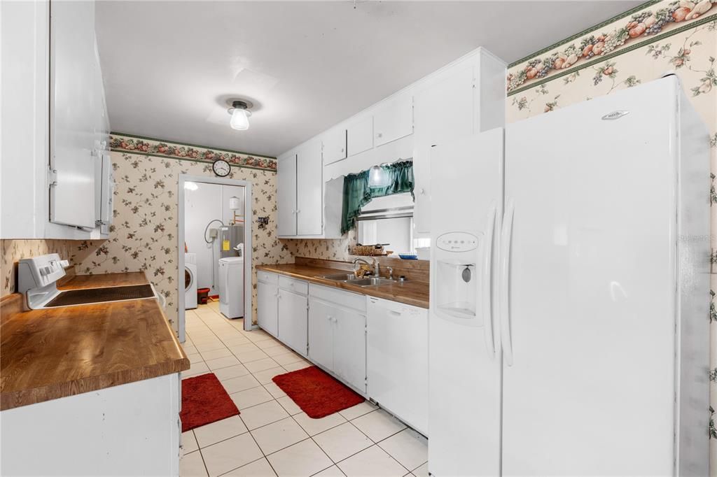 Active With Contract: $320,000 (3 beds, 2 baths, 1586 Square Feet)