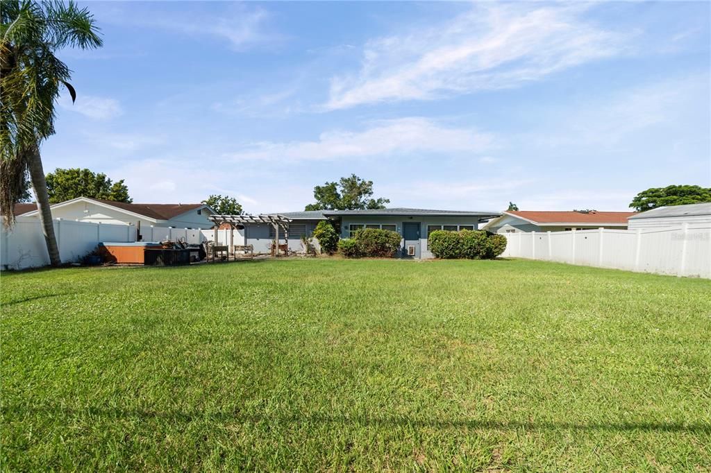 Active With Contract: $320,000 (3 beds, 2 baths, 1586 Square Feet)