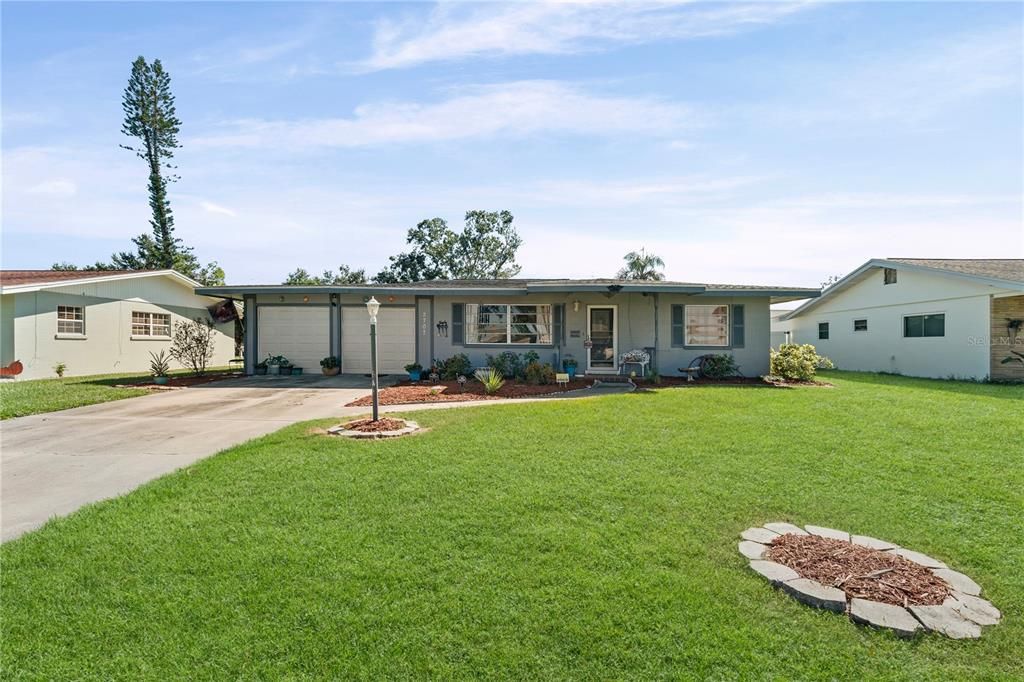 Active With Contract: $320,000 (3 beds, 2 baths, 1586 Square Feet)