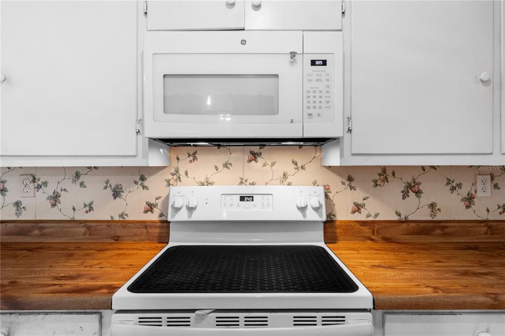 Active With Contract: $320,000 (3 beds, 2 baths, 1586 Square Feet)