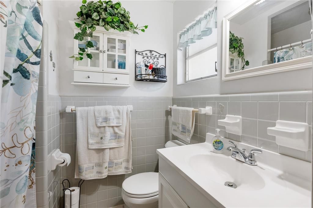 Active With Contract: $320,000 (3 beds, 2 baths, 1586 Square Feet)