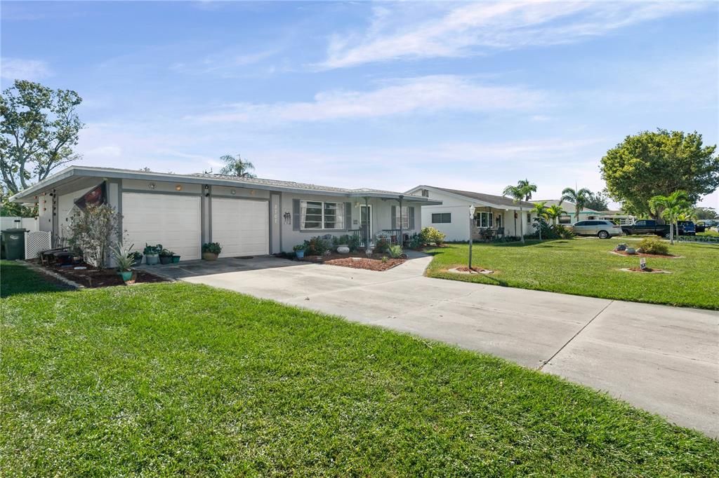 Active With Contract: $320,000 (3 beds, 2 baths, 1586 Square Feet)