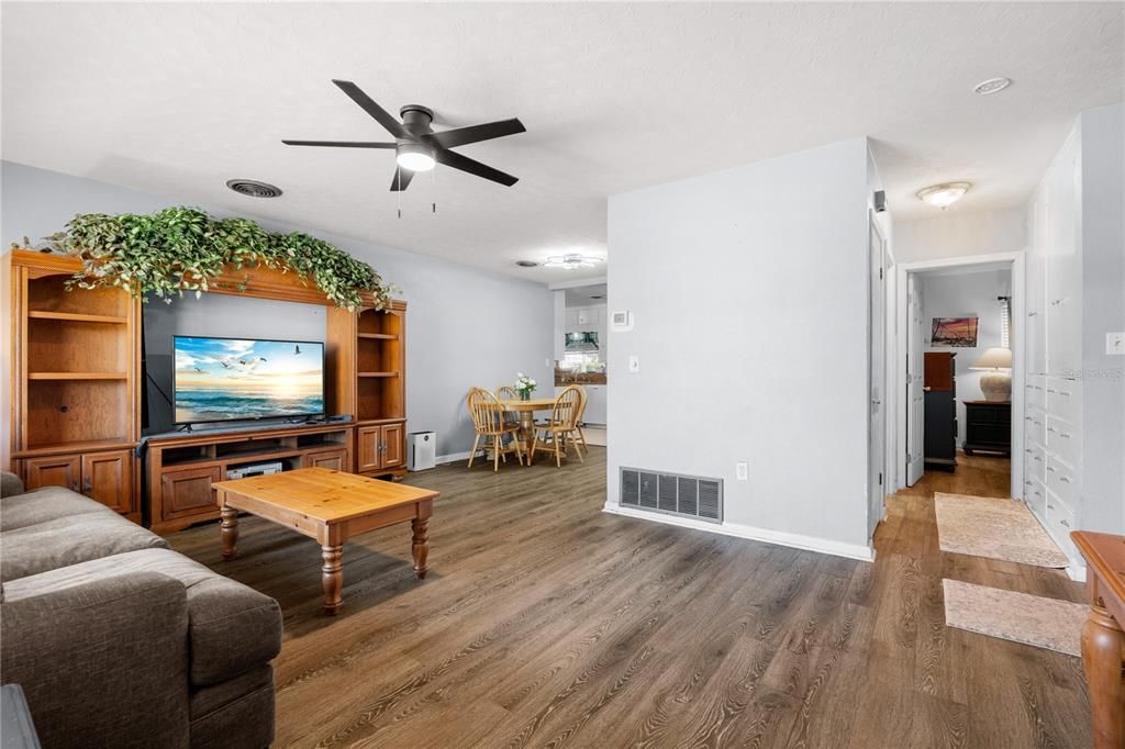 Active With Contract: $320,000 (3 beds, 2 baths, 1586 Square Feet)