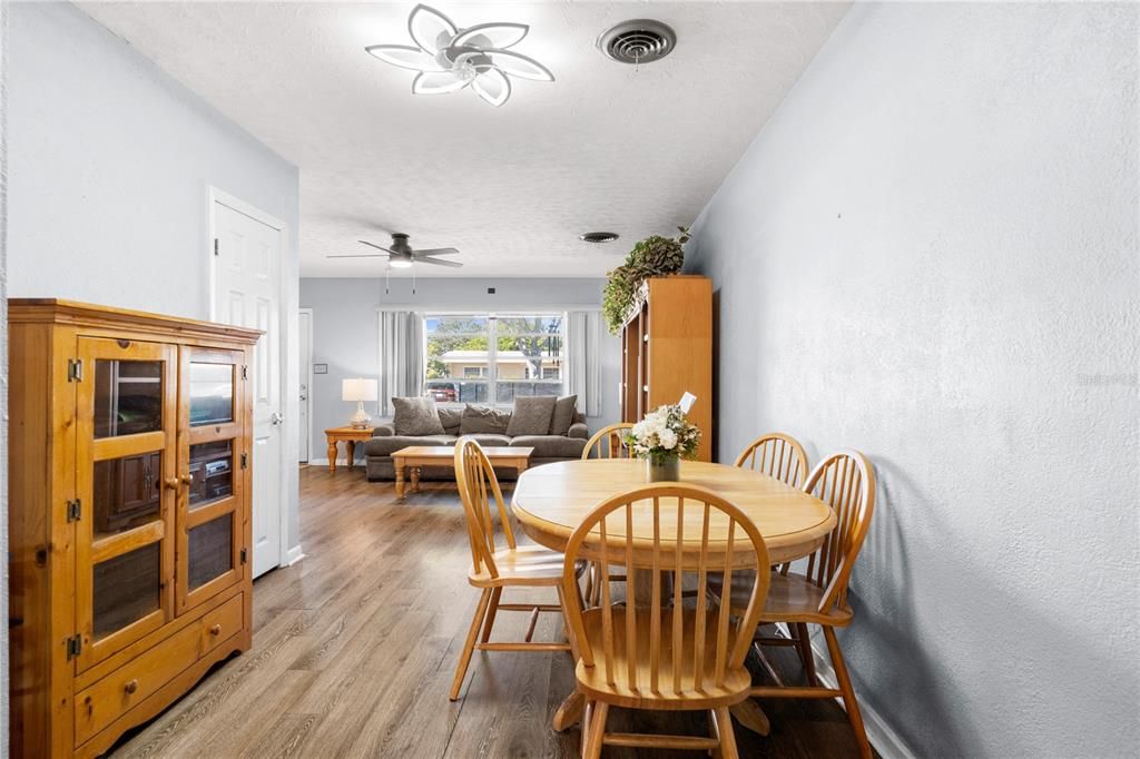 Active With Contract: $320,000 (3 beds, 2 baths, 1586 Square Feet)