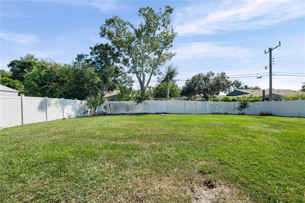 Active With Contract: $320,000 (3 beds, 2 baths, 1586 Square Feet)