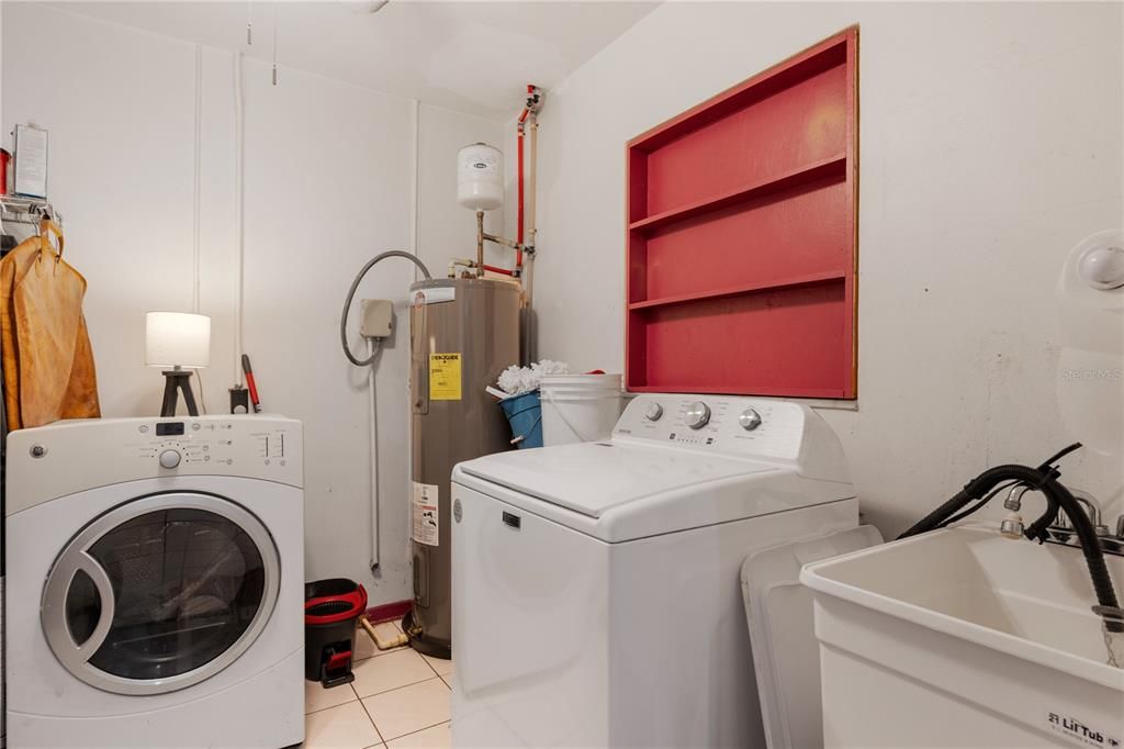 Active With Contract: $320,000 (3 beds, 2 baths, 1586 Square Feet)