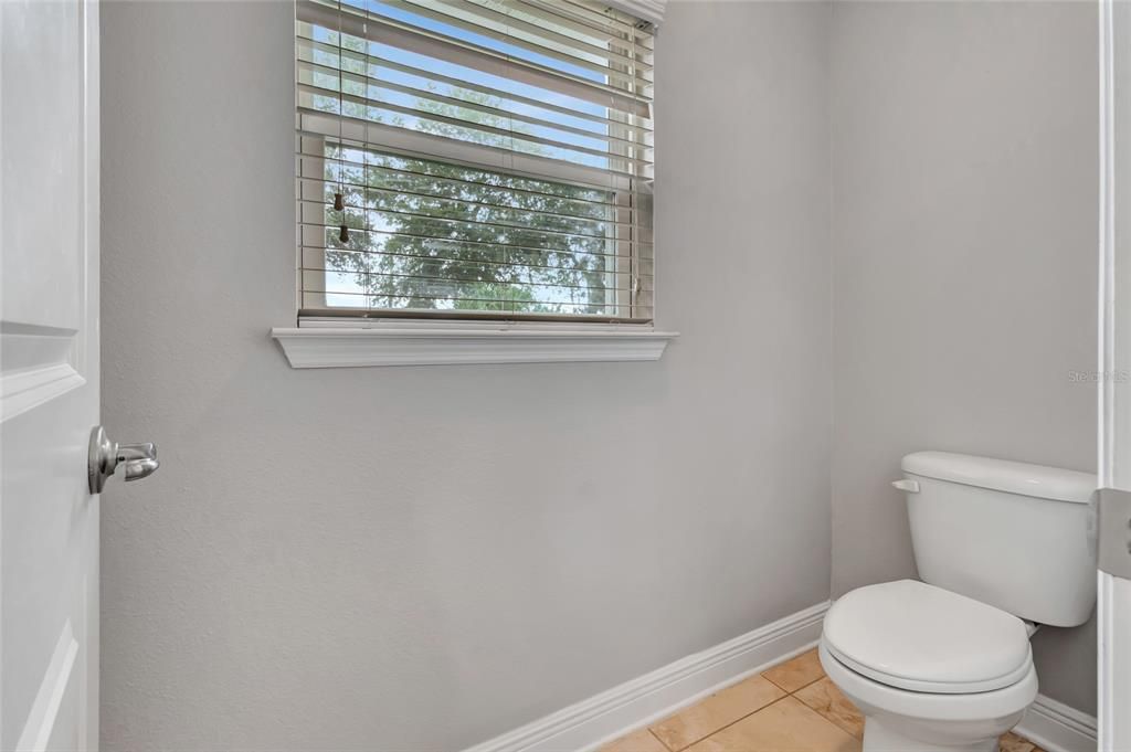 合同活跃: $400,000 (4 贝兹, 3 浴室, 2931 平方英尺)