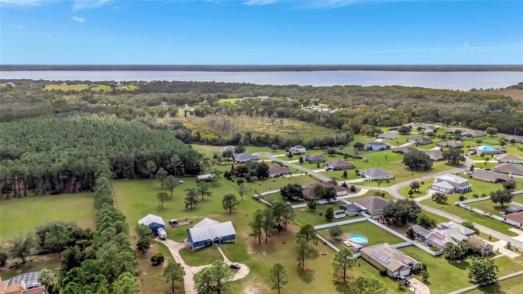 合同活跃: $400,000 (4 贝兹, 3 浴室, 2931 平方英尺)