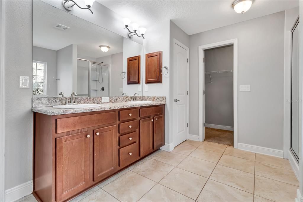 合同活跃: $400,000 (4 贝兹, 3 浴室, 2931 平方英尺)