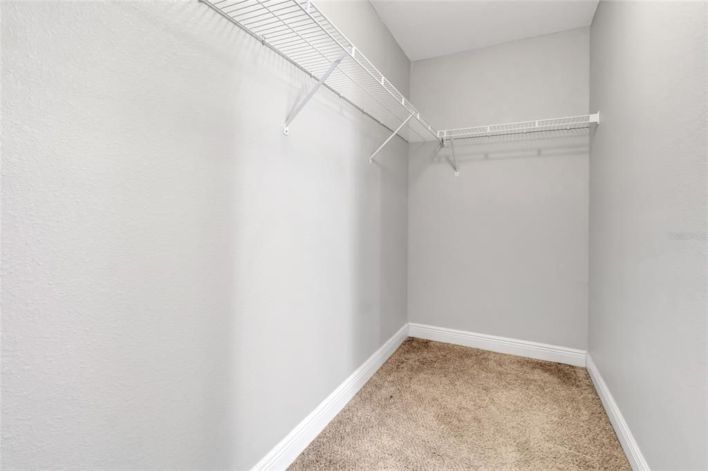 合同活跃: $400,000 (4 贝兹, 3 浴室, 2931 平方英尺)