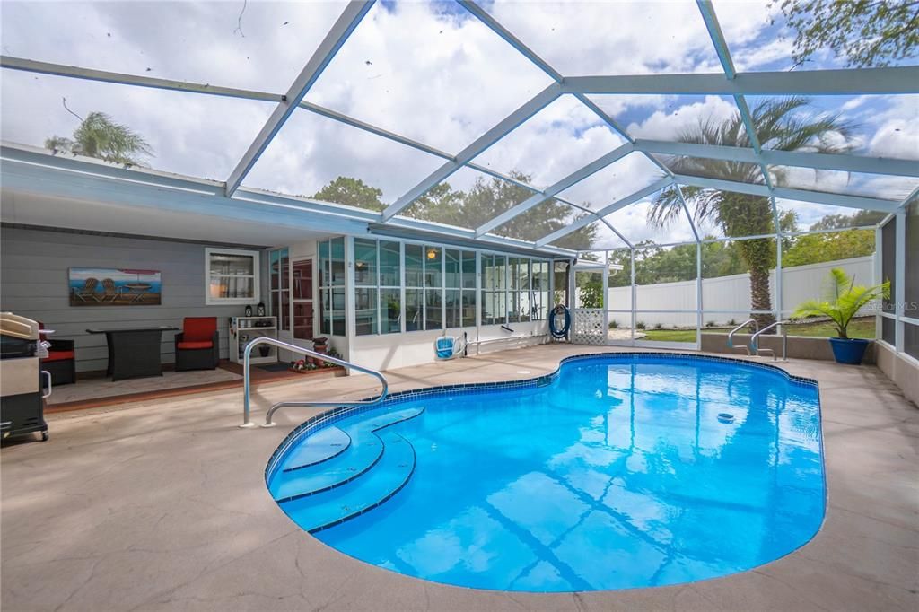 For Sale: $255,000 (2 beds, 2 baths, 1134 Square Feet)