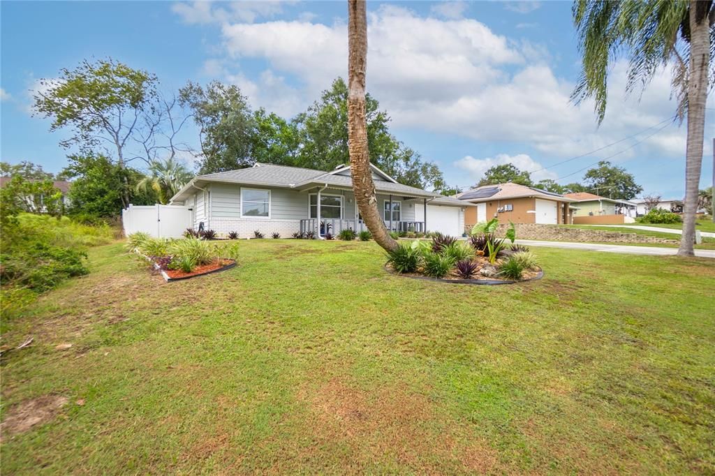 For Sale: $255,000 (2 beds, 2 baths, 1134 Square Feet)