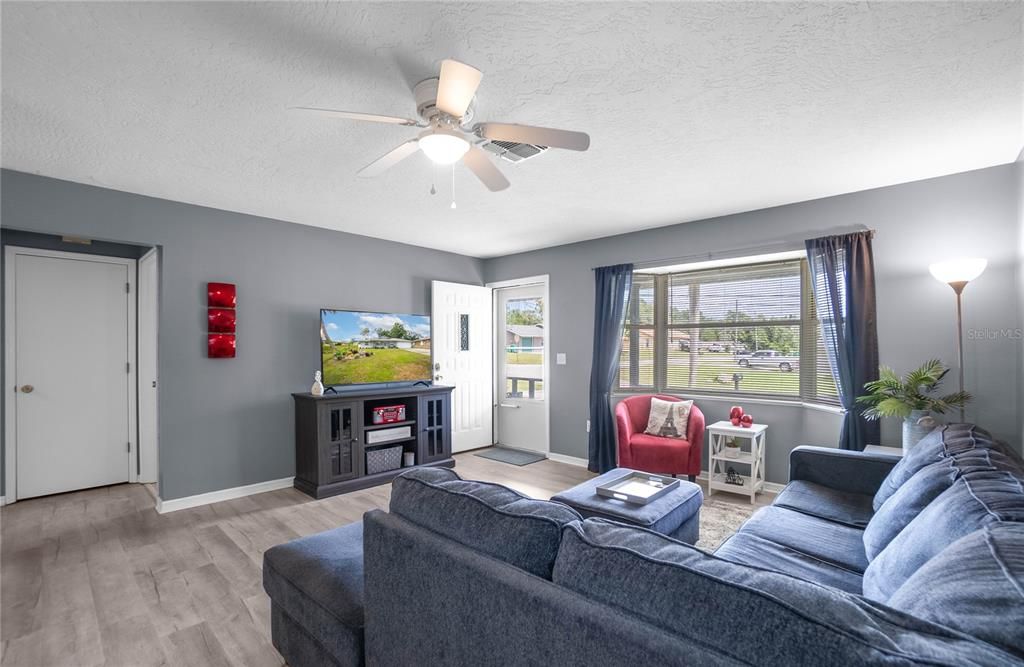 For Sale: $255,000 (2 beds, 2 baths, 1134 Square Feet)