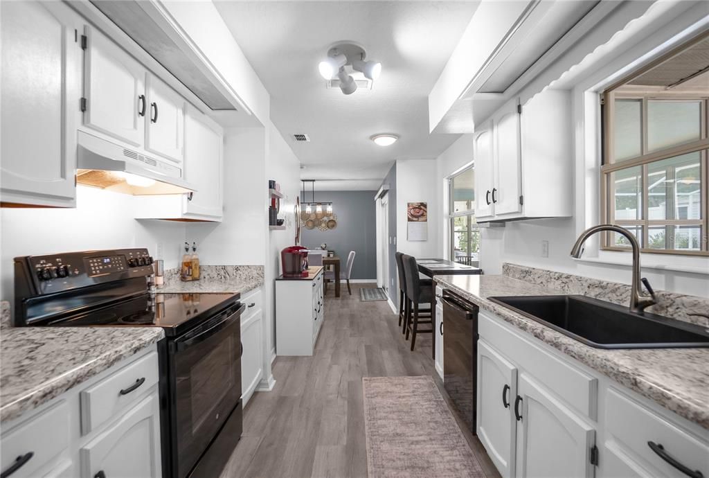 For Sale: $255,000 (2 beds, 2 baths, 1134 Square Feet)