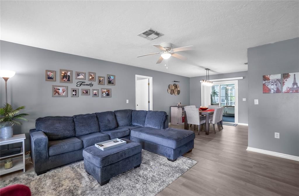 For Sale: $255,000 (2 beds, 2 baths, 1134 Square Feet)