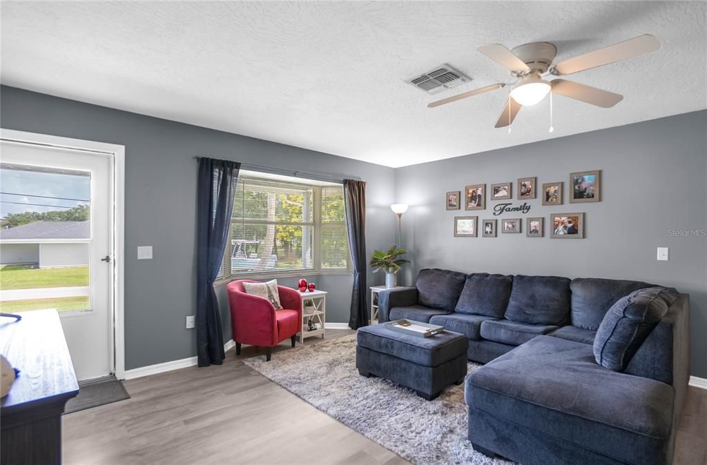 For Sale: $255,000 (2 beds, 2 baths, 1134 Square Feet)