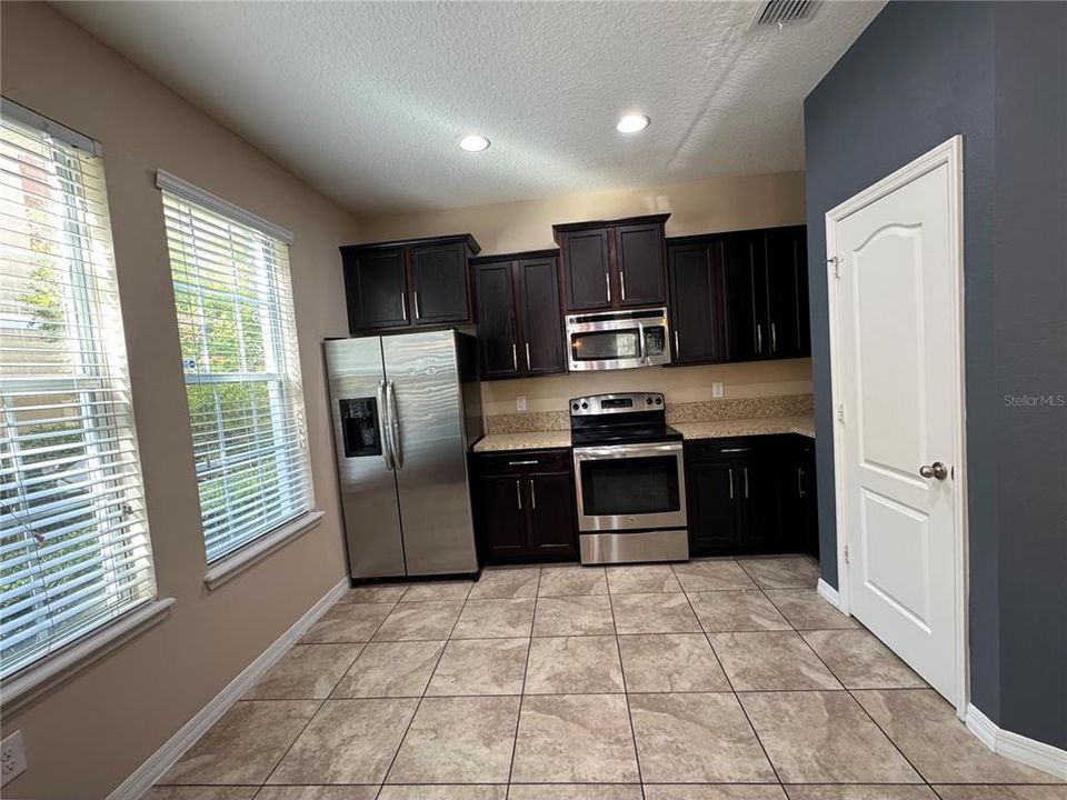 В аренду: $2,395 (3 спален, 2 ванн, 1614 Квадратных фут)