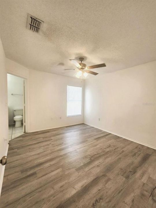 Activo con contrato: $224,990 (4 camas, 2 baños, 1247 Pies cuadrados)