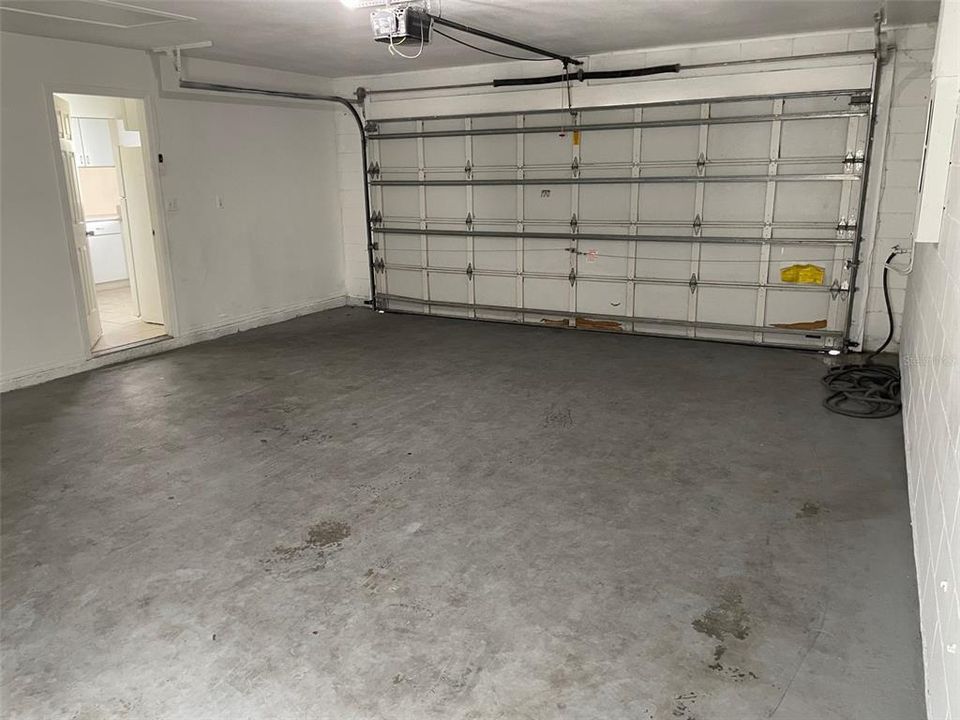 Activo con contrato: $224,990 (4 camas, 2 baños, 1247 Pies cuadrados)