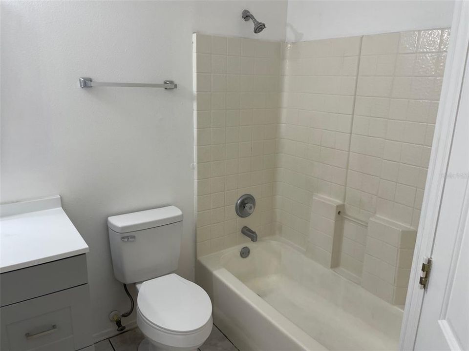 Activo con contrato: $224,990 (4 camas, 2 baños, 1247 Pies cuadrados)