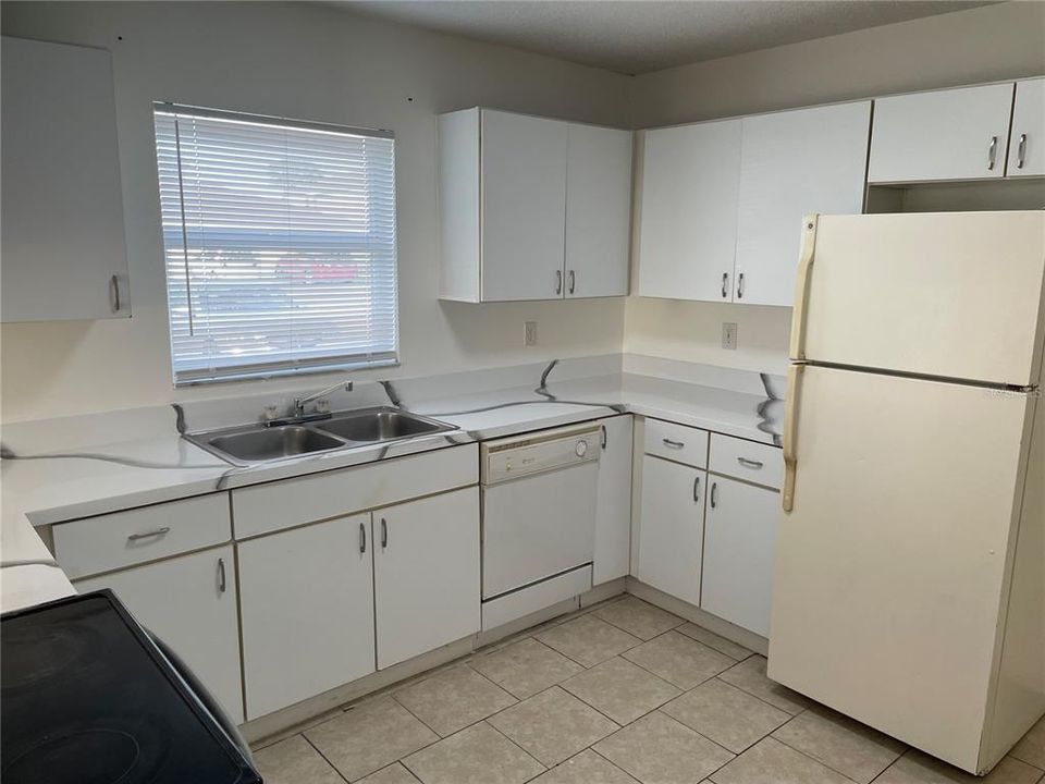 Activo con contrato: $224,990 (4 camas, 2 baños, 1247 Pies cuadrados)