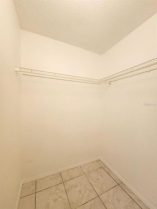 Activo con contrato: $224,990 (4 camas, 2 baños, 1247 Pies cuadrados)