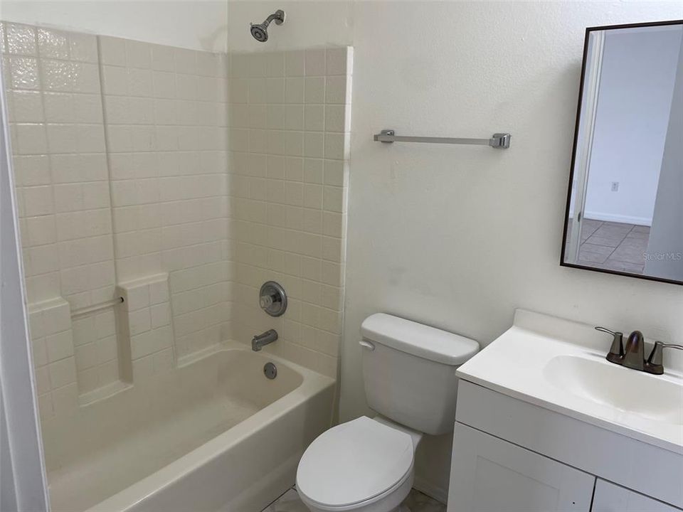 Activo con contrato: $224,990 (4 camas, 2 baños, 1247 Pies cuadrados)