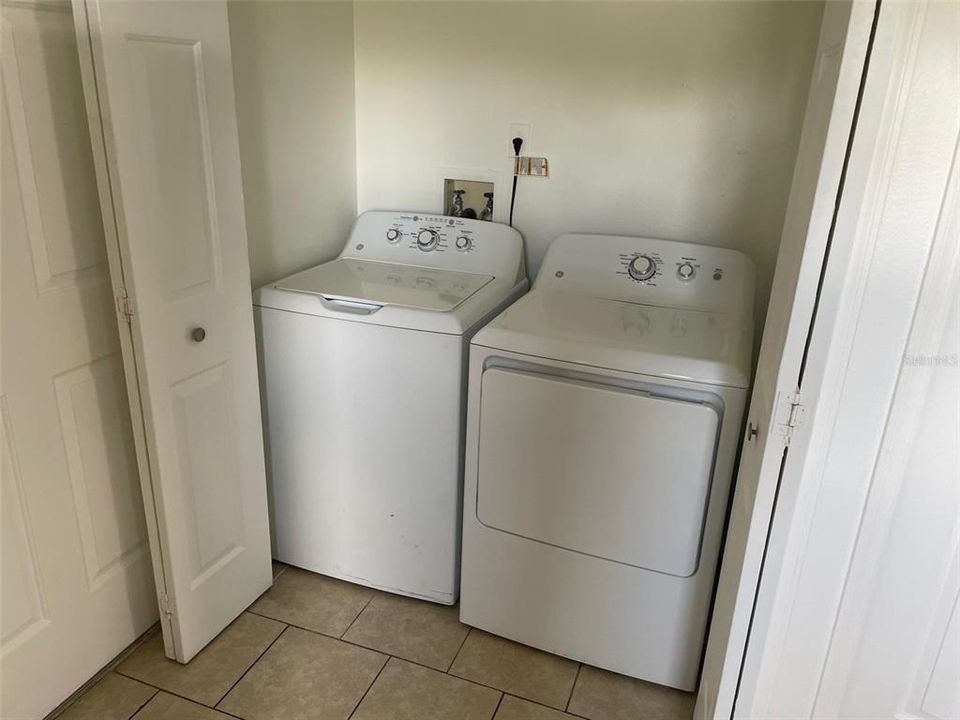 Activo con contrato: $224,990 (4 camas, 2 baños, 1247 Pies cuadrados)