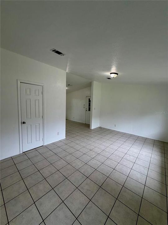 For Rent: $1,550 (3 beds, 2 baths, 1056 Square Feet)