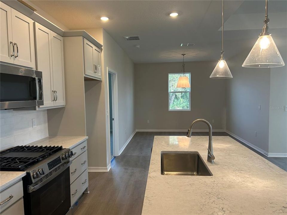 Active With Contract: $527,914 (4 beds, 3 baths, 2663 Square Feet)