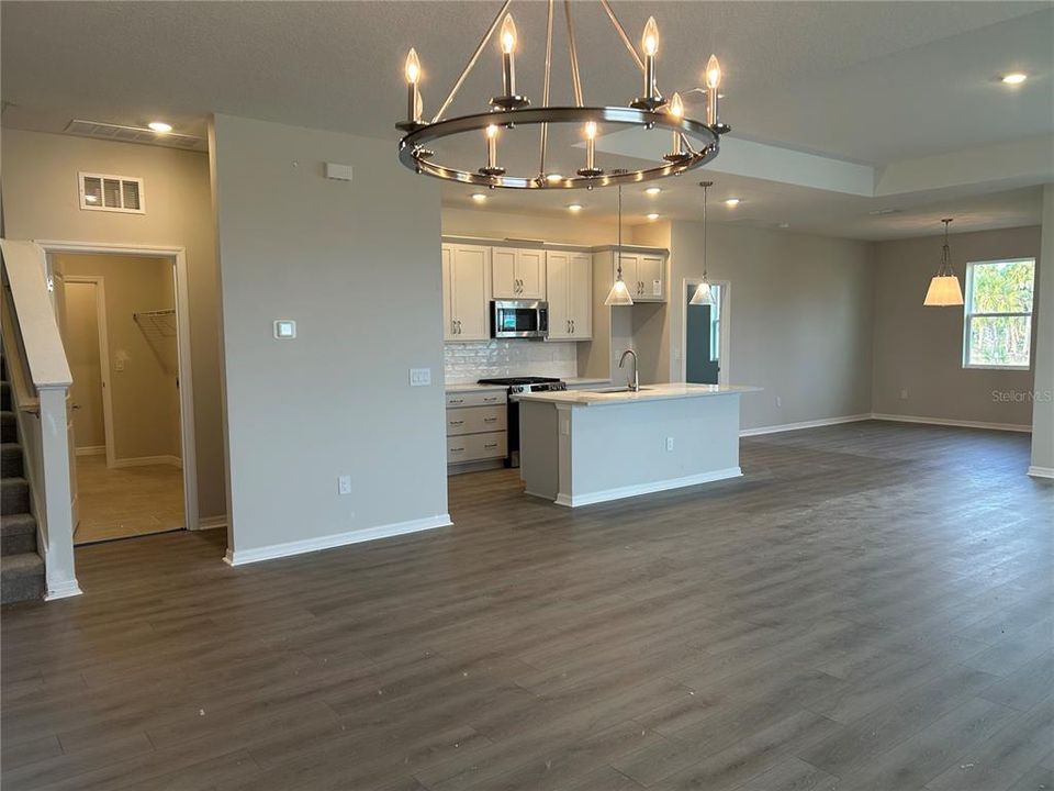 Active With Contract: $527,914 (4 beds, 3 baths, 2663 Square Feet)