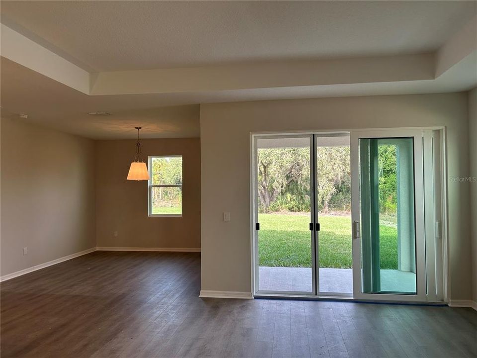 Active With Contract: $527,914 (4 beds, 3 baths, 2663 Square Feet)