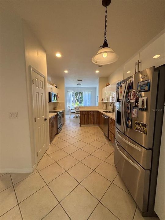 For Rent: $2,550 (3 beds, 2 baths, 2282 Square Feet)