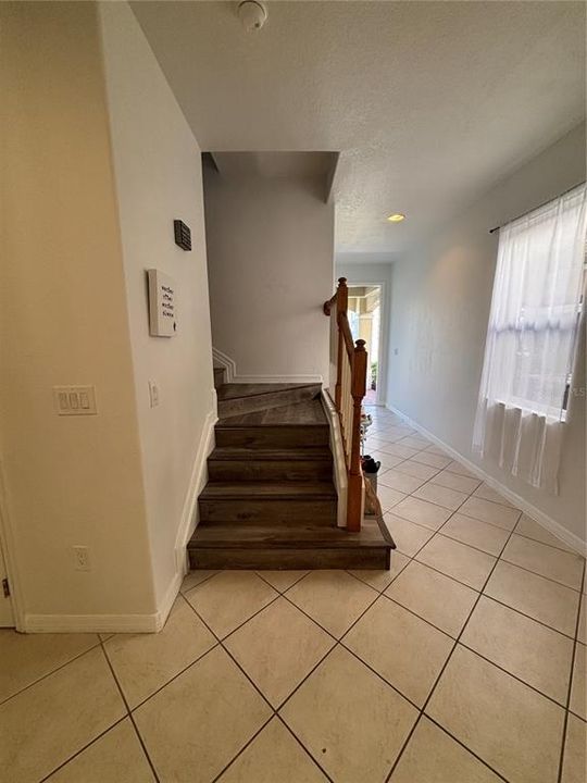 For Rent: $2,550 (3 beds, 2 baths, 2282 Square Feet)