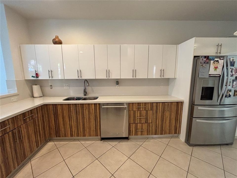 For Rent: $2,550 (3 beds, 2 baths, 2282 Square Feet)