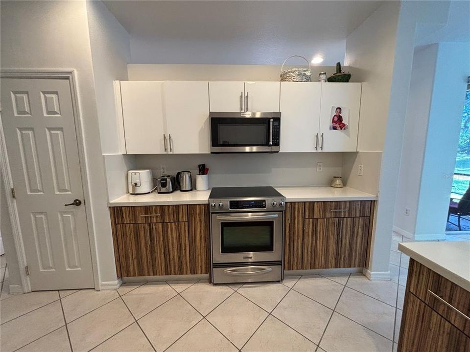 For Rent: $2,550 (3 beds, 2 baths, 2282 Square Feet)