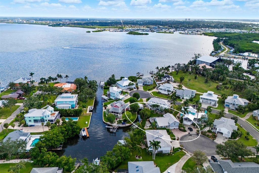 For Sale: $749,900 (3 beds, 3 baths, 1773 Square Feet)