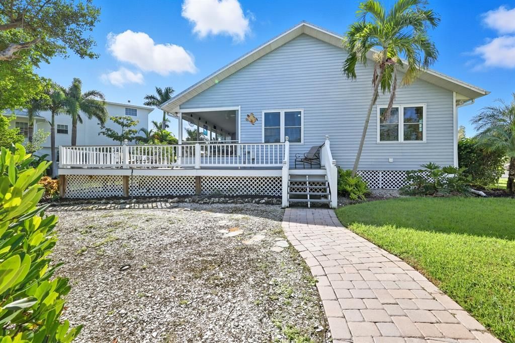 For Sale: $749,900 (3 beds, 3 baths, 1773 Square Feet)