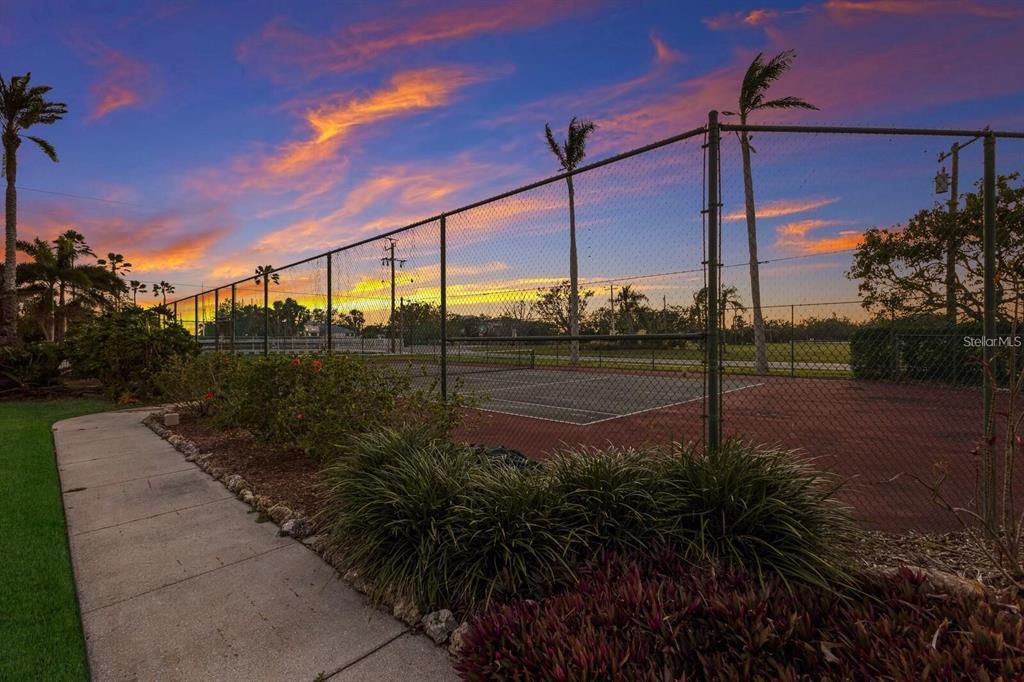 For Sale: $749,900 (3 beds, 3 baths, 1773 Square Feet)