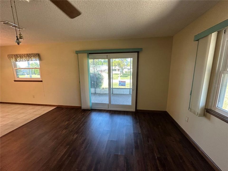 待售: $129,900 (2 贝兹, 1 浴室, 864 平方英尺)