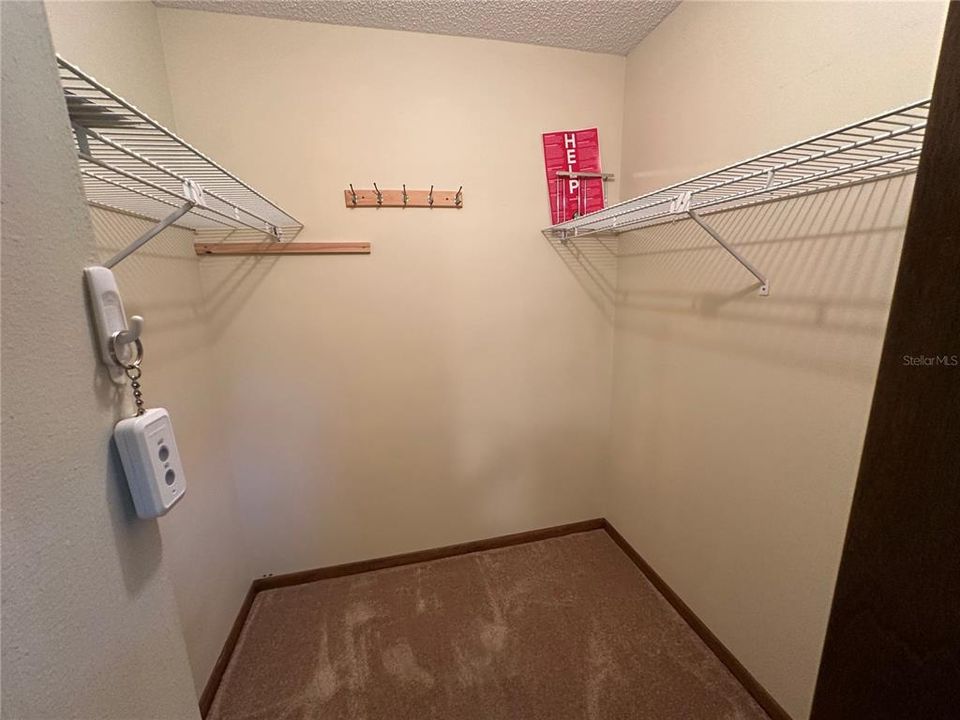 待售: $129,900 (2 贝兹, 1 浴室, 864 平方英尺)