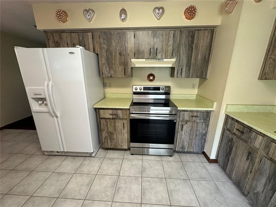 待售: $129,900 (2 贝兹, 1 浴室, 864 平方英尺)