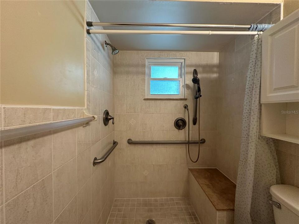 待售: $129,900 (2 贝兹, 1 浴室, 864 平方英尺)