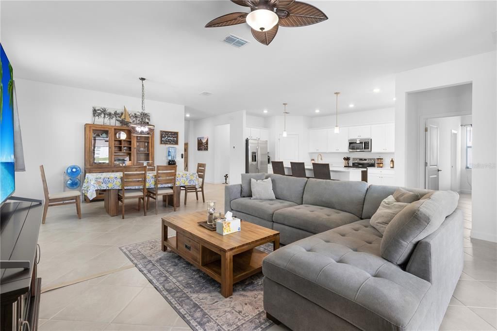 待售: $394,990 (4 贝兹, 3 浴室, 2032 平方英尺)