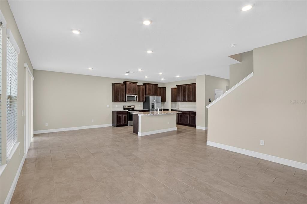 出租: $3,250 (5 贝兹, 3 浴室, 2934 平方英尺)