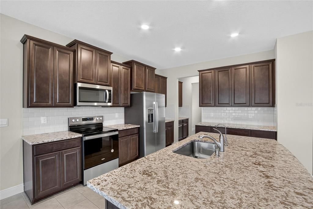 出租: $3,250 (5 贝兹, 3 浴室, 2934 平方英尺)