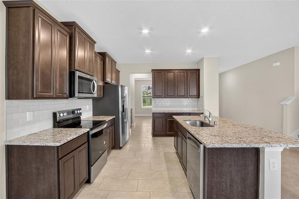 出租: $3,250 (5 贝兹, 3 浴室, 2934 平方英尺)